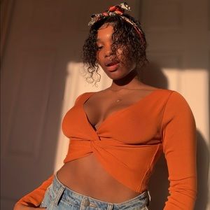 Long sleeve crop top